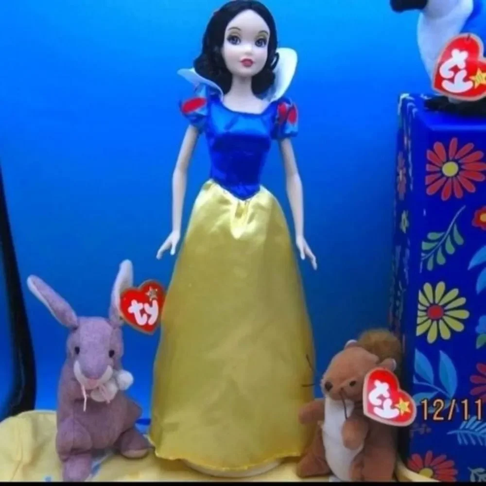 Disney Princess Snow White doll Gift Set Lipsmackers Ty teenie beanies
